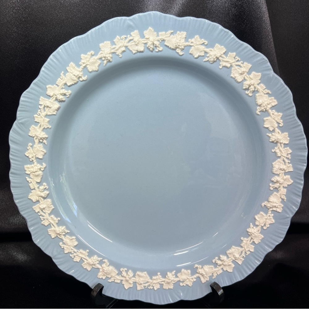Wedgwood Blue and White Neoclassical Dinnerware Plate
